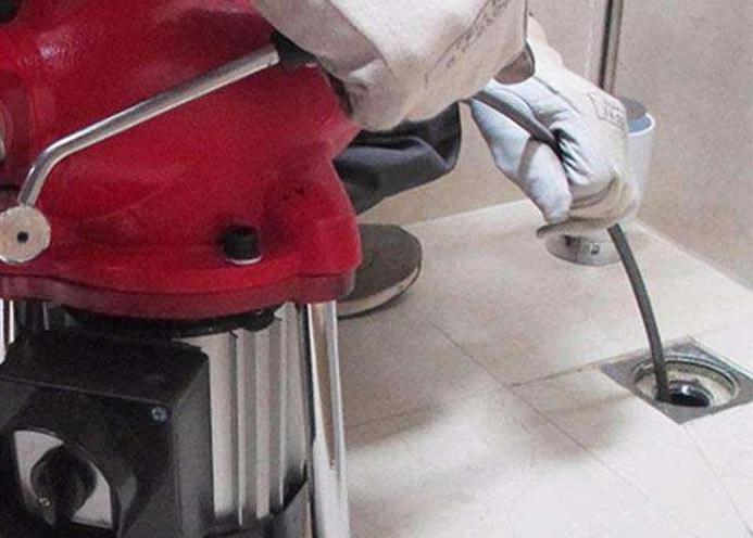 马桶堵塞不用慌，专业无损疏通更靠谱